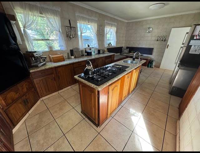 5 BEDROOM HOUSE FOR SALE IN VAN RIEBEECK PARK